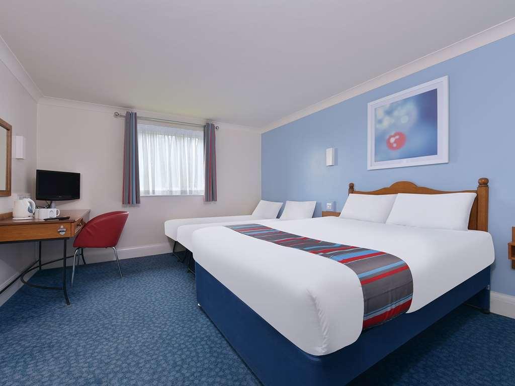 Travelodge Basildon Wickford Room photo