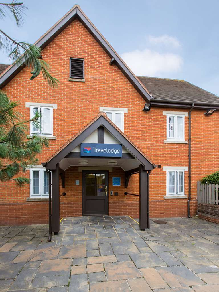 Travelodge Basildon Wickford Exterior photo
