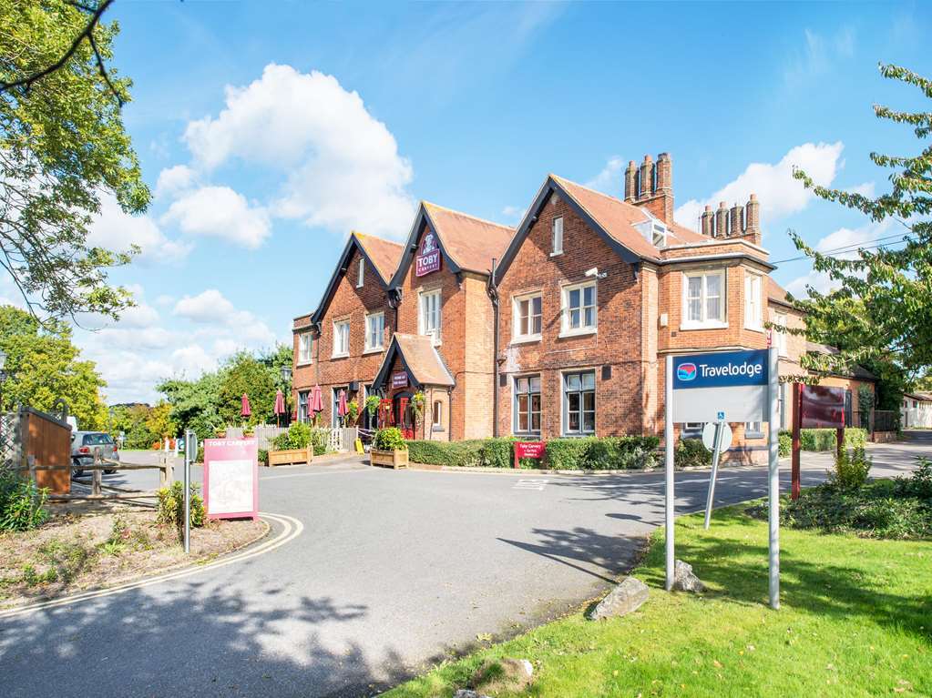 Travelodge Basildon Wickford Exterior photo