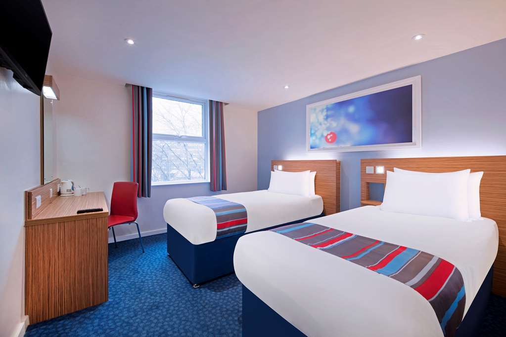Travelodge Basildon Wickford Room photo